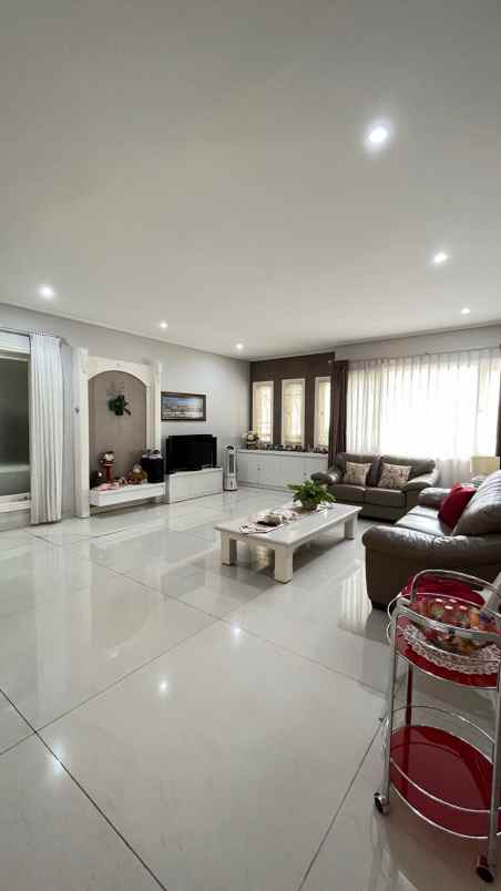 dijual rumah graha famili