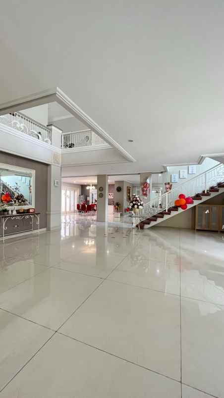 dijual rumah graha famili