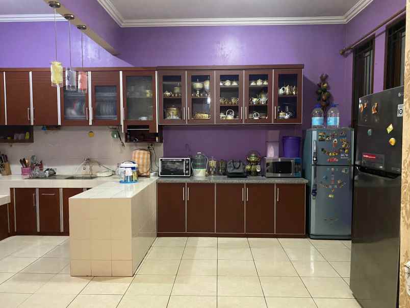dijual rumah grand galaxy