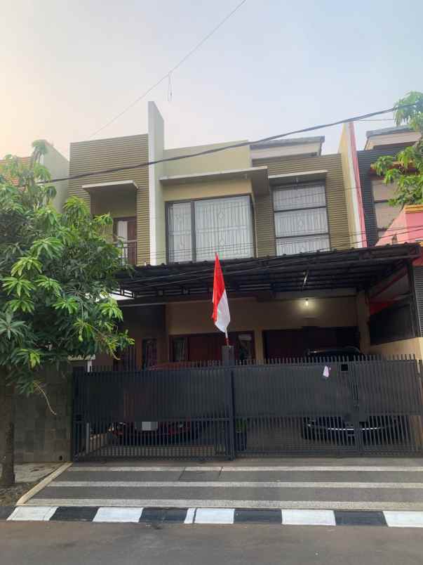 dijual rumah grand galaxy
