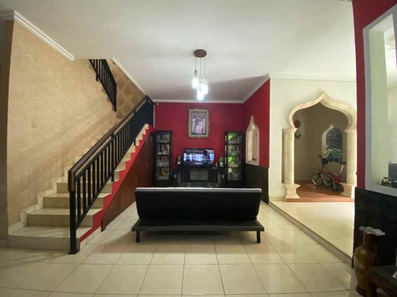 dijual rumah grand galaxy