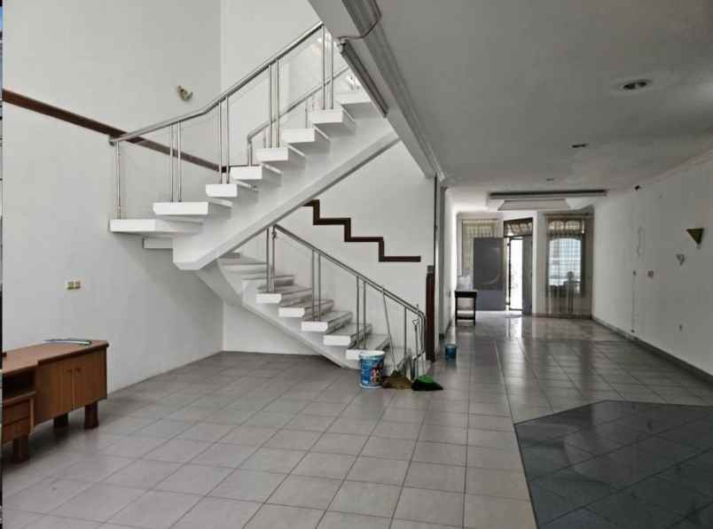 dijual rumah green garden