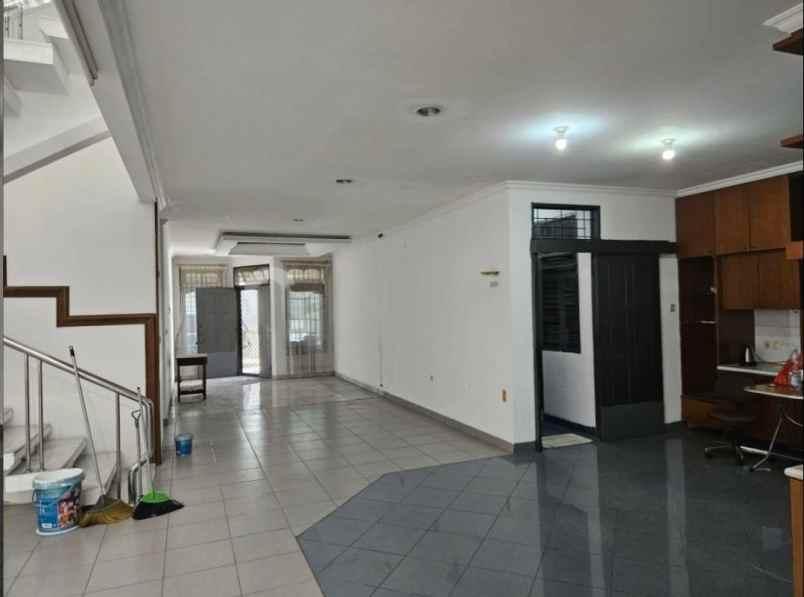 dijual rumah green garden