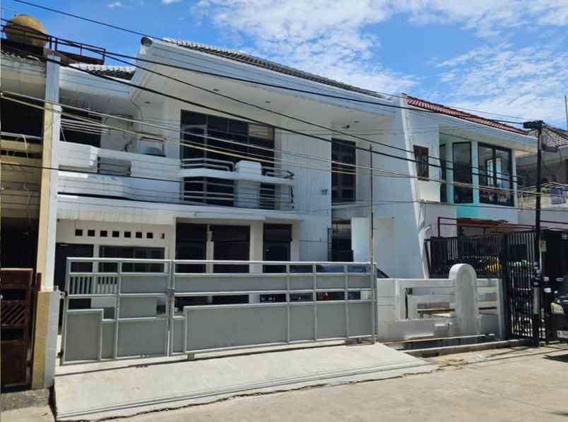 dijual rumah green garden