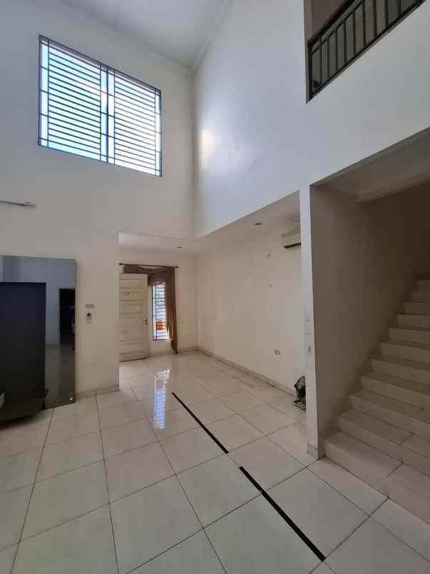 dijual rumah green ville dekat kedoya utara