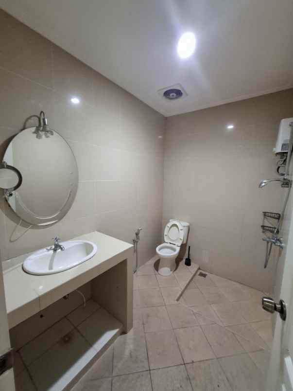 dijual rumah green ville dekat kedoya utara