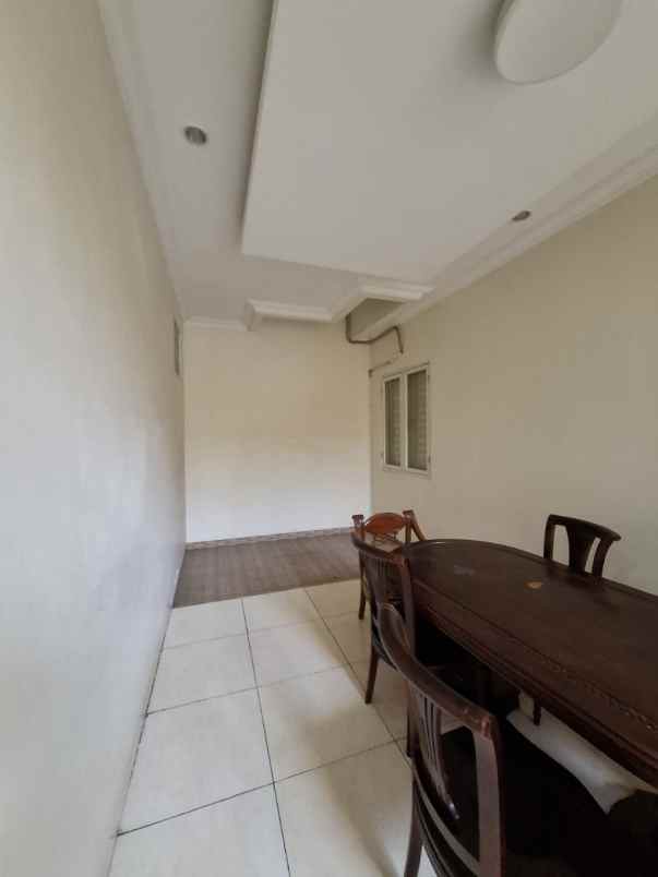 dijual rumah green ville dekat kedoya utara