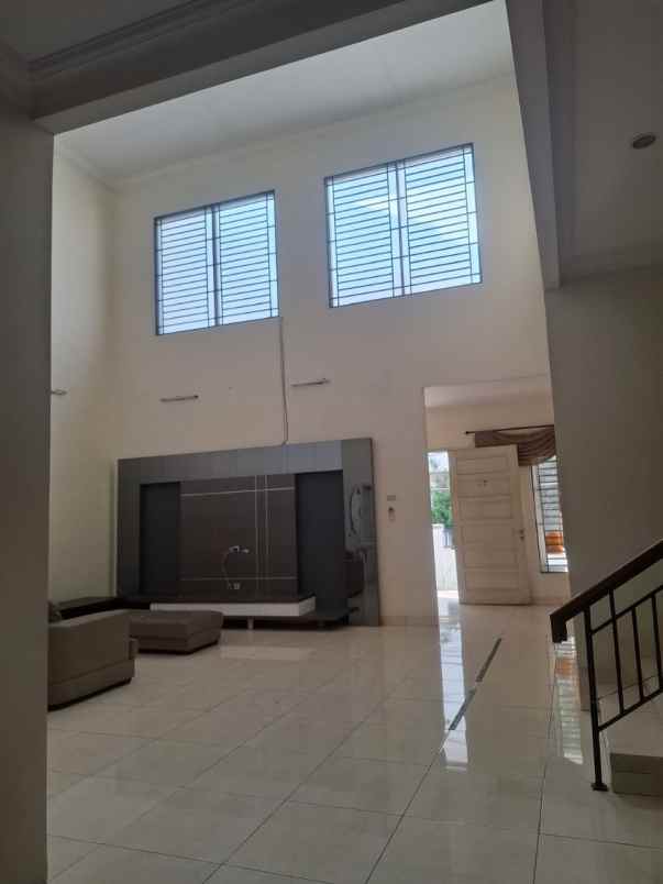 dijual rumah green ville dekat kedoya utara