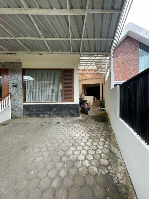 dijual rumah gunung batu pasteur