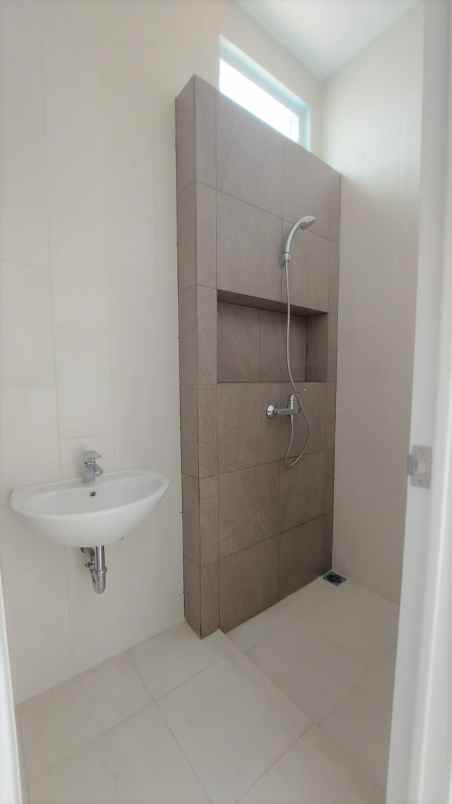 dijual rumah imperial gading sukapura