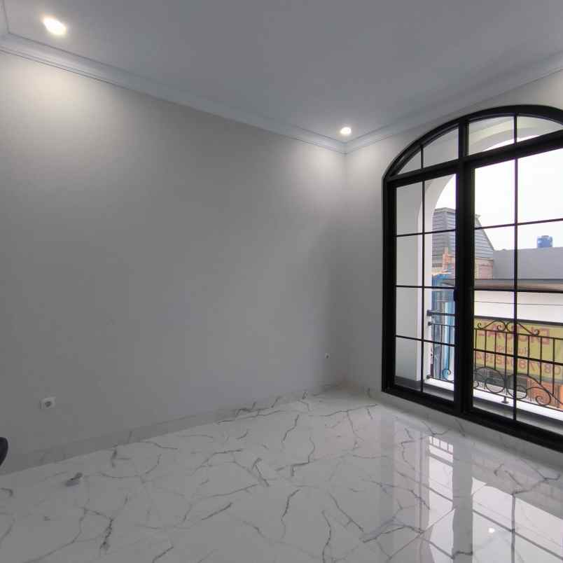 dijual rumah jagakarsa jakarta selatan