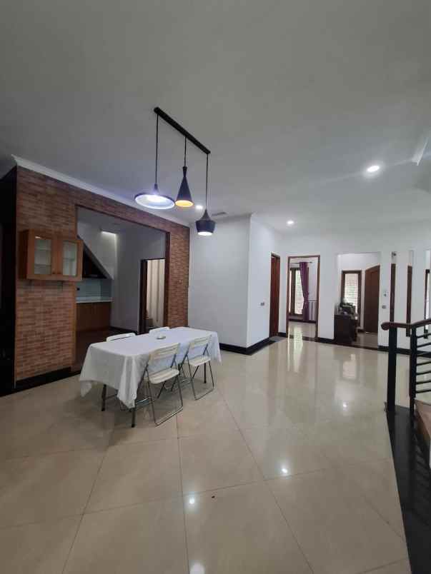 dijual rumah jaka sampurna