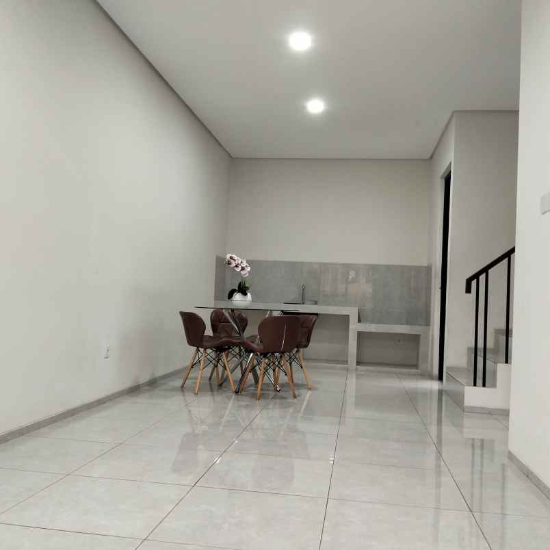 dijual rumah jalan arya putra kedaung