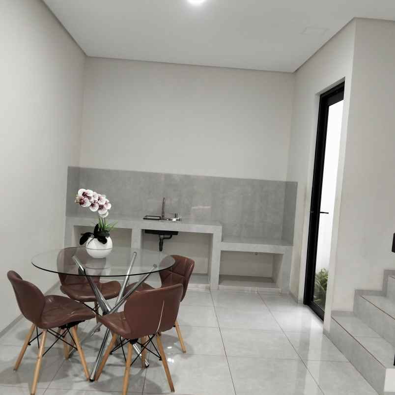 dijual rumah jalan arya putra kedaung