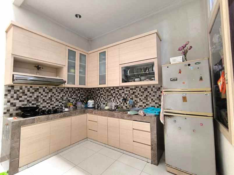 dijual rumah jalan cempaka putih tengah