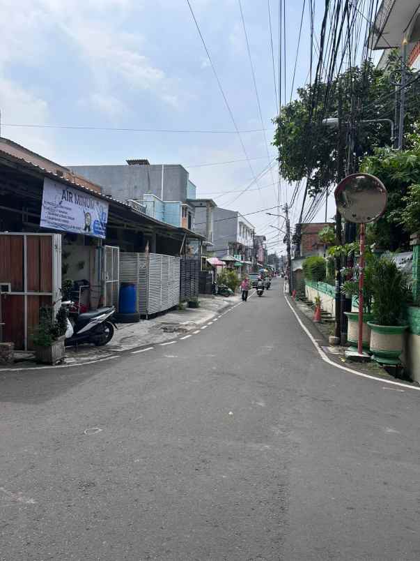 dijual rumah jalan cempaka sari