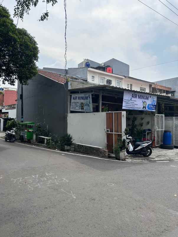 dijual rumah jalan cempaka sari
