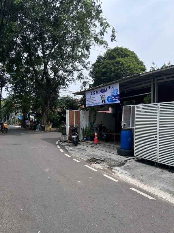 dijual rumah jalan cempaka sari