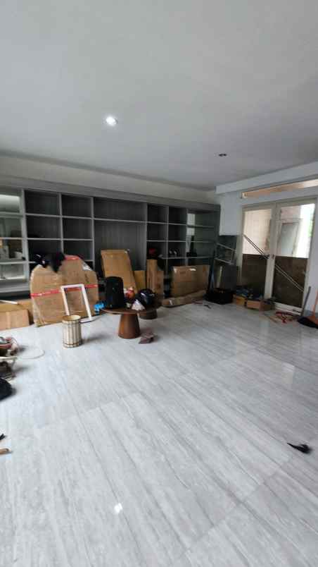 dijual rumah jalan graha famili
