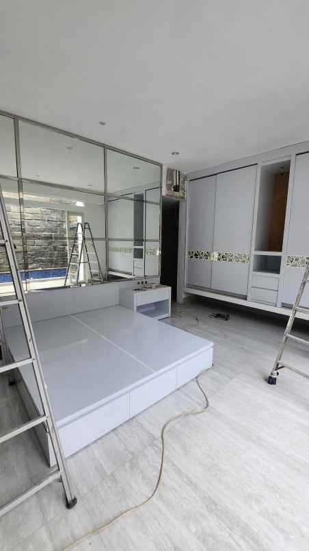 dijual rumah jalan graha famili