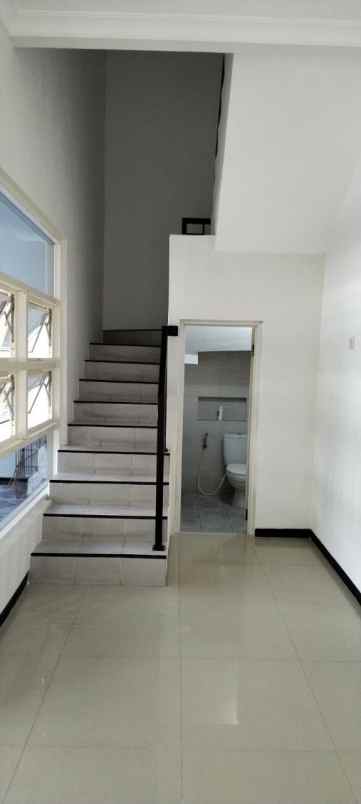dijual rumah jalan jojoran