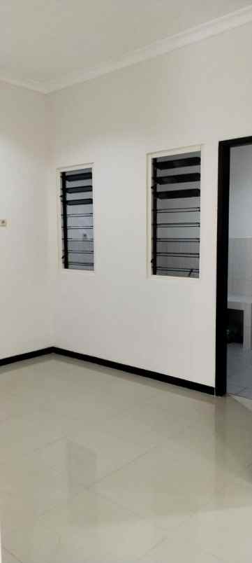 dijual rumah jalan jojoran