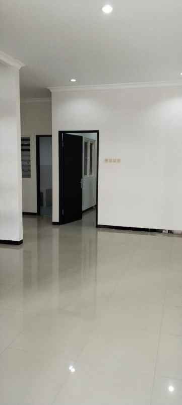 dijual rumah jalan jojoran