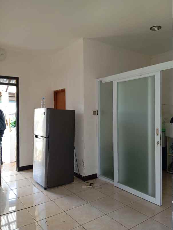 dijual rumah jalan mekarwangi