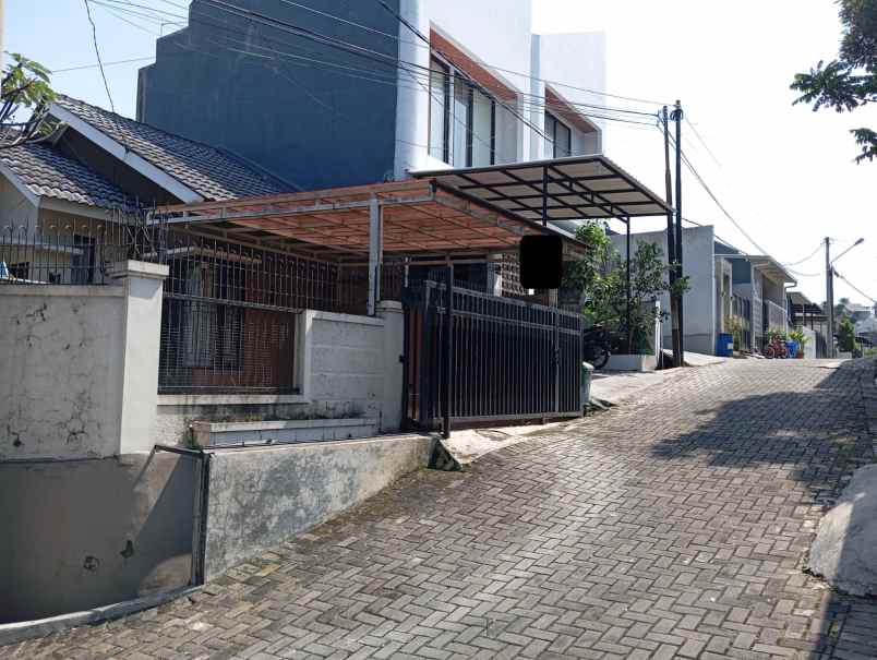 dijual rumah jalan mekarwangi