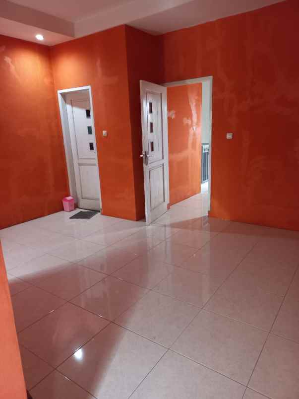 dijual rumah jalan mekarwangi