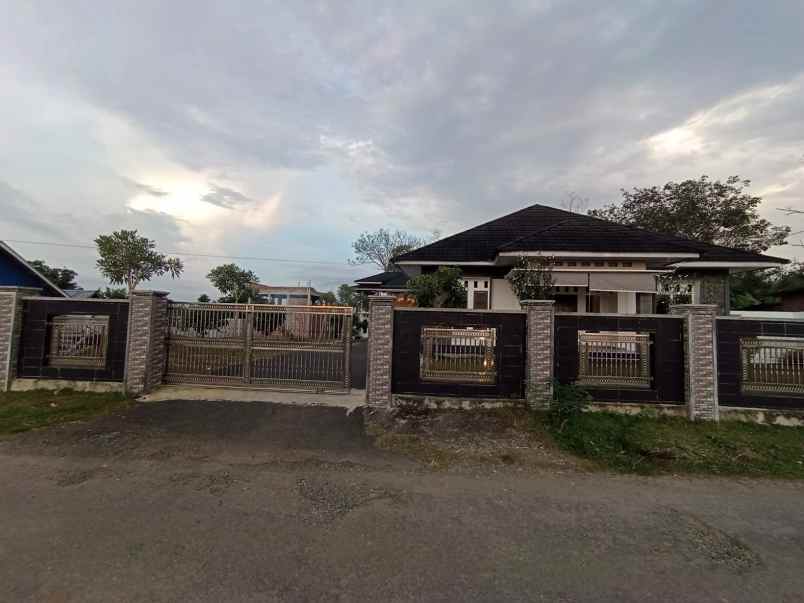dijual rumah jalan merpati rawamakmur