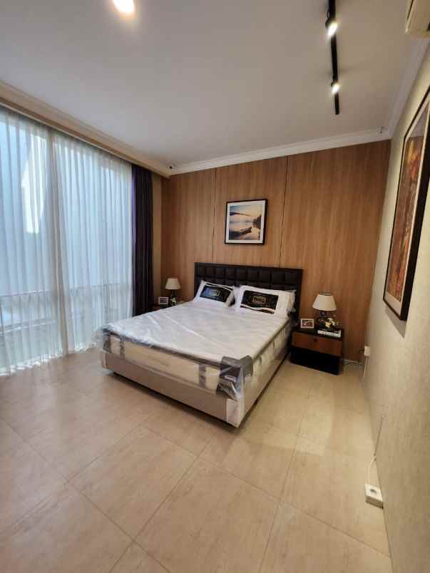 dijual rumah jalan pakuwon indah ritz