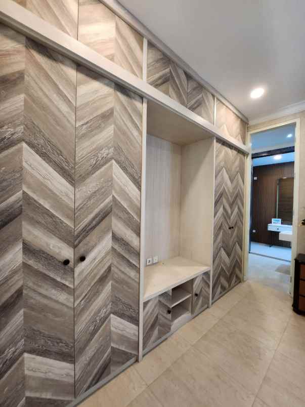 dijual rumah jalan pakuwon indah ritz