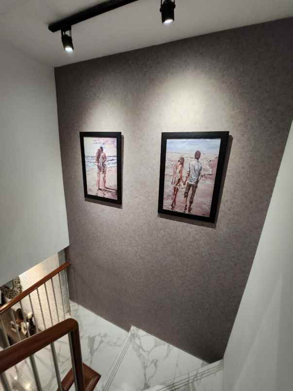 dijual rumah jalan pakuwon indah ritz