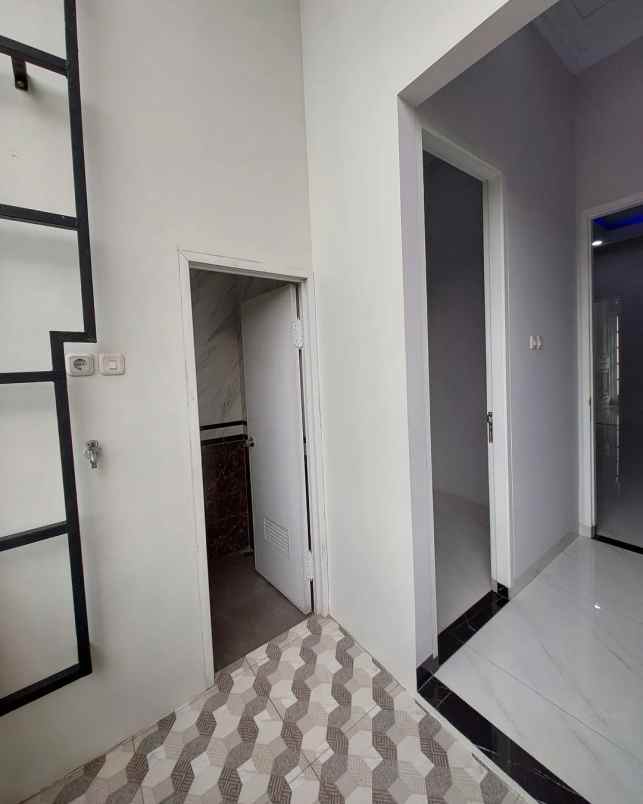 dijual rumah jalan raya kebagusan