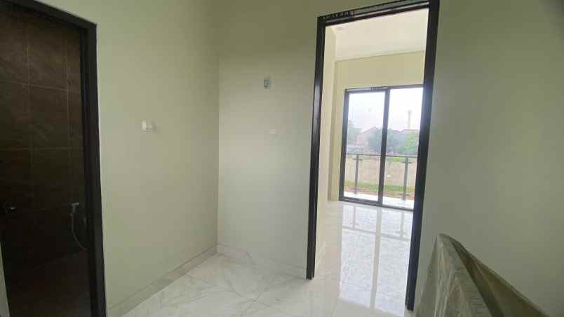 dijual rumah jalan raya pamulang dekat