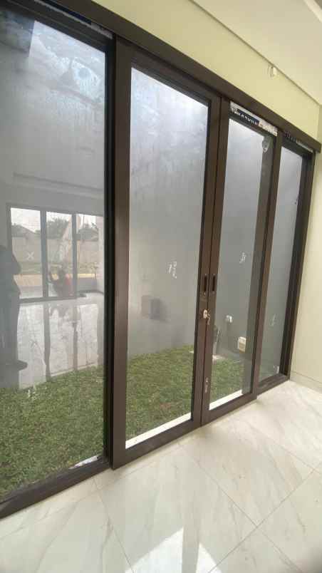 dijual rumah jalan raya pamulang dekat