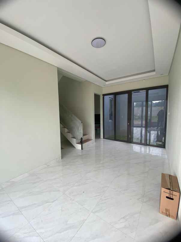 dijual rumah jalan raya pamulang dekat