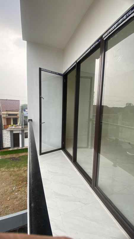 dijual rumah jalan raya pamulang dekat