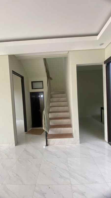 dijual rumah jalan raya pamulang dekat