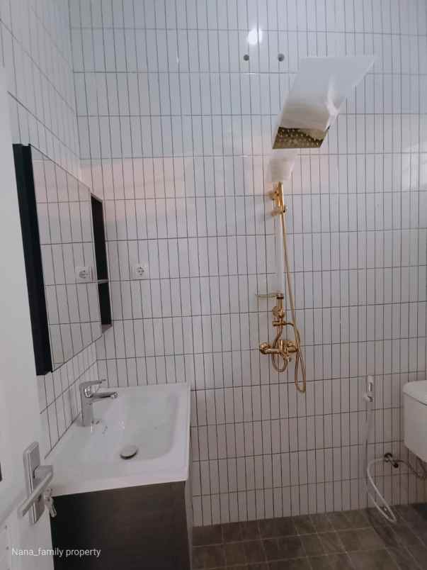 dijual rumah jalan raya pondok aren