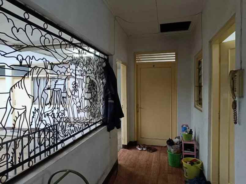dijual rumah jalan taman sari bandung