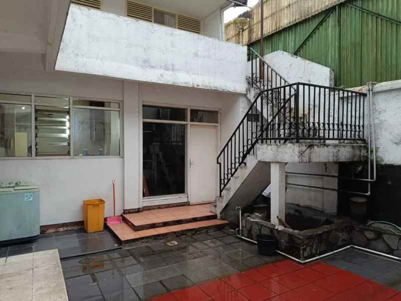 dijual rumah jalan taman sari bandung