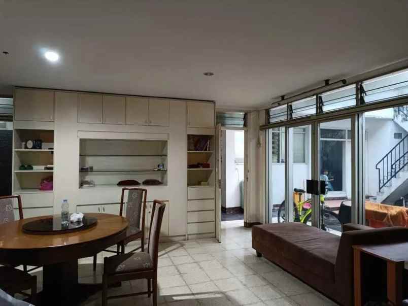 dijual rumah jalan taman sari bandung