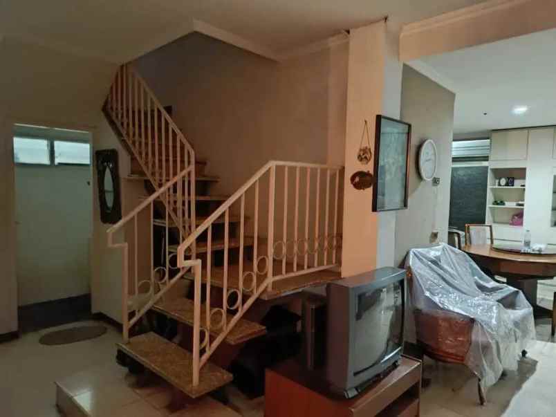 dijual rumah jalan taman sari bandung