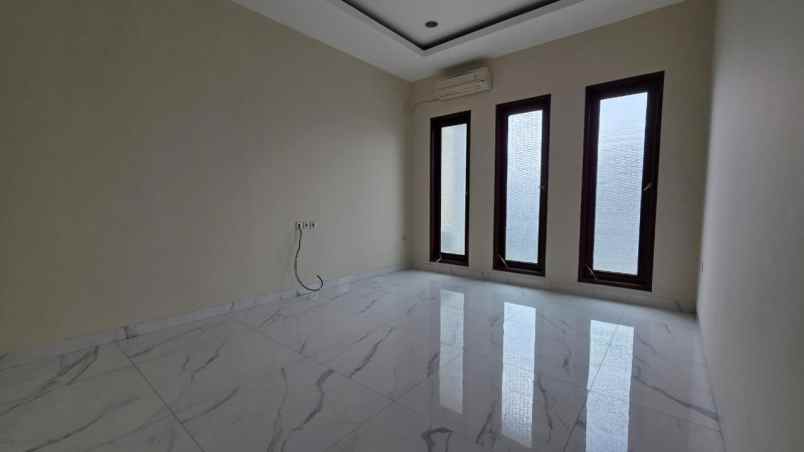 dijual rumah janur hijau kelapa gading