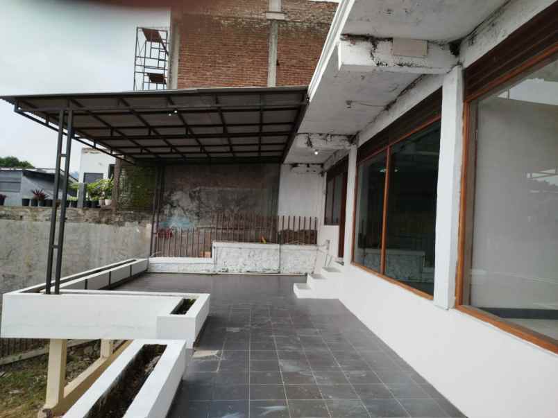 dijual rumah jl awiligar