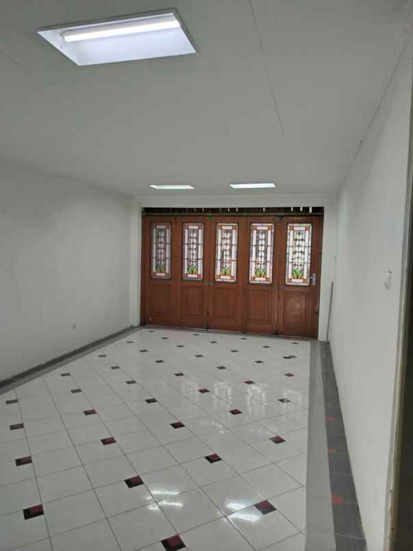 dijual rumah jl awiligar