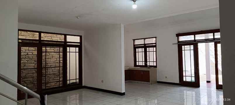 dijual rumah jl babakan jeruk sukagalih
