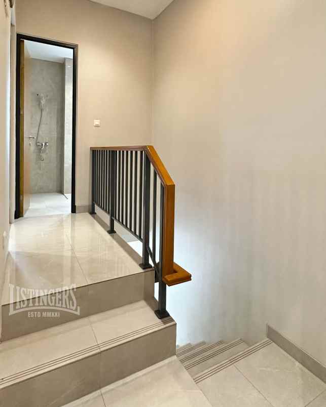 dijual rumah jl beruang raya rt 1 rw 2